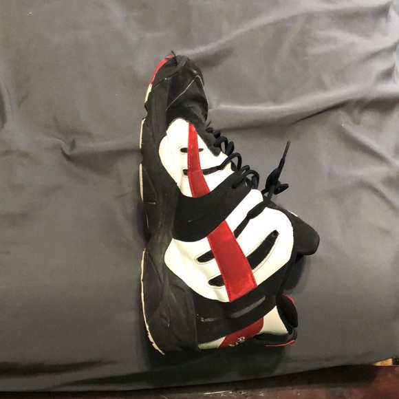 Reebok - Picture 3 of 5